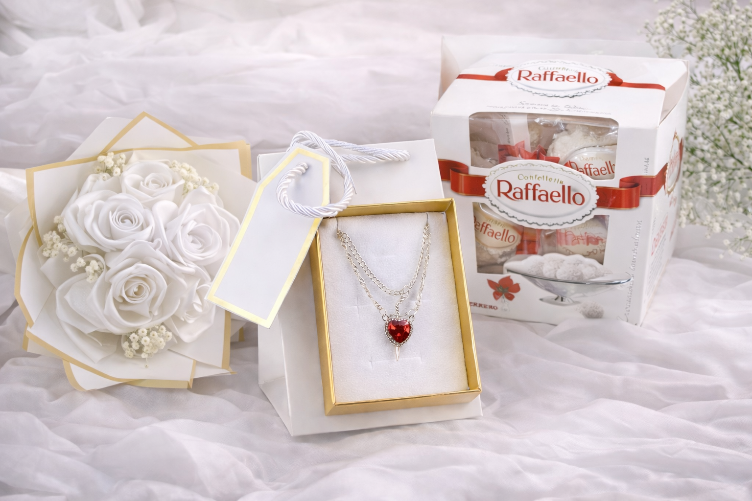 Coffret Saint-Valentin – Collier Cœur & Épée en Argent + Chocolats Raffaello + Bouquet de Roses